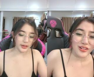 2 Jam Bersama Lidya Danira Cakep Berkacamata - AVTub