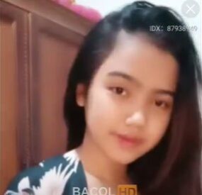 Vivitan ABG Cakep Pamerin Toketnya - AVTub