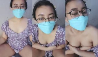 Bii Livy Mahasiswi Lepas Beha Remas Buah Dadanya - AVTub